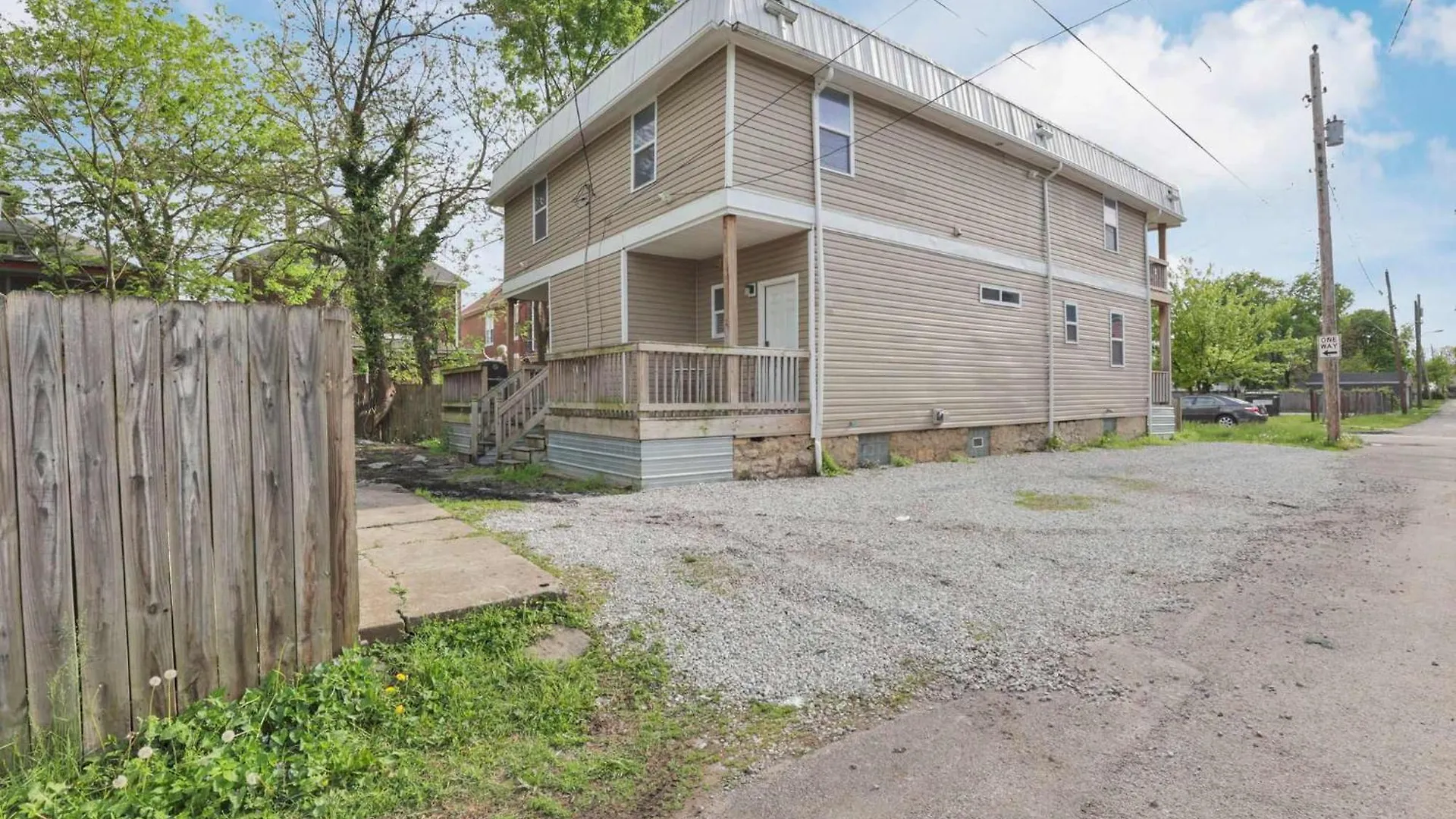 Housepitality - The Urban Roost 1 - Modern Vila Columbus