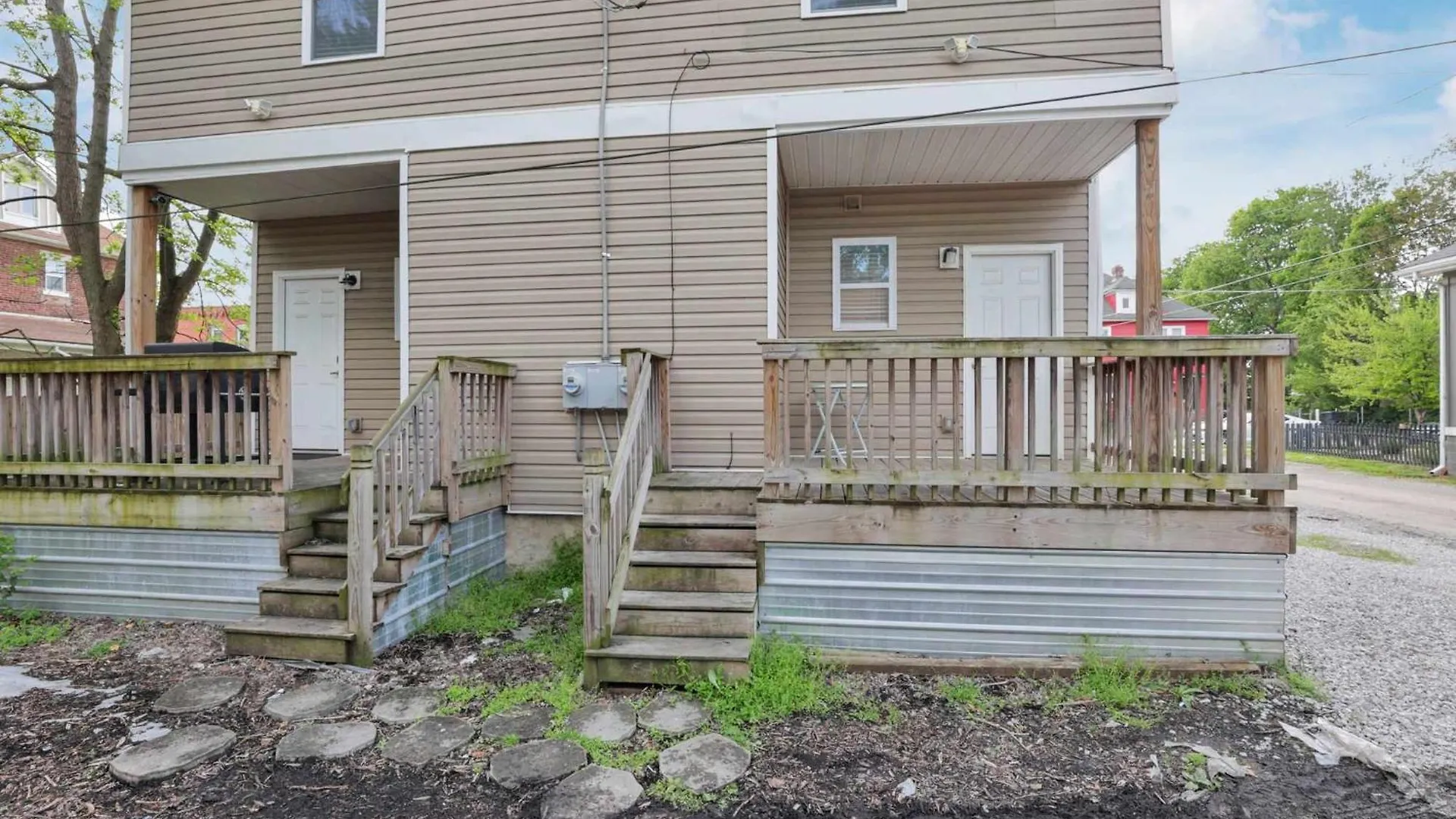 Housepitality - The Urban Roost 1 - Modern Vila Columbus