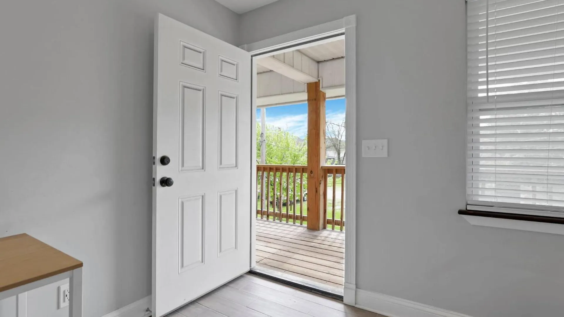 Housepitality - The Urban Roost 1 - Modern Vila Columbus