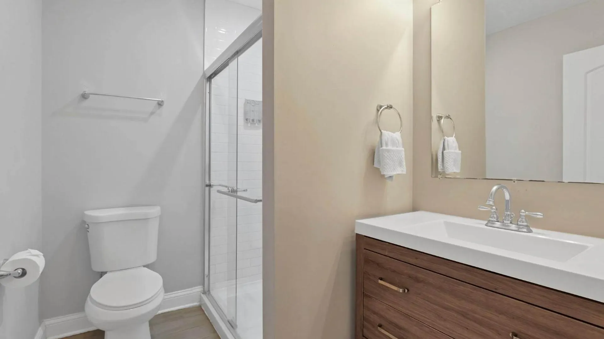 Housepitality - The Urban Roost 1 - Modern Vila Columbus 0*,  Estados Unidos da América