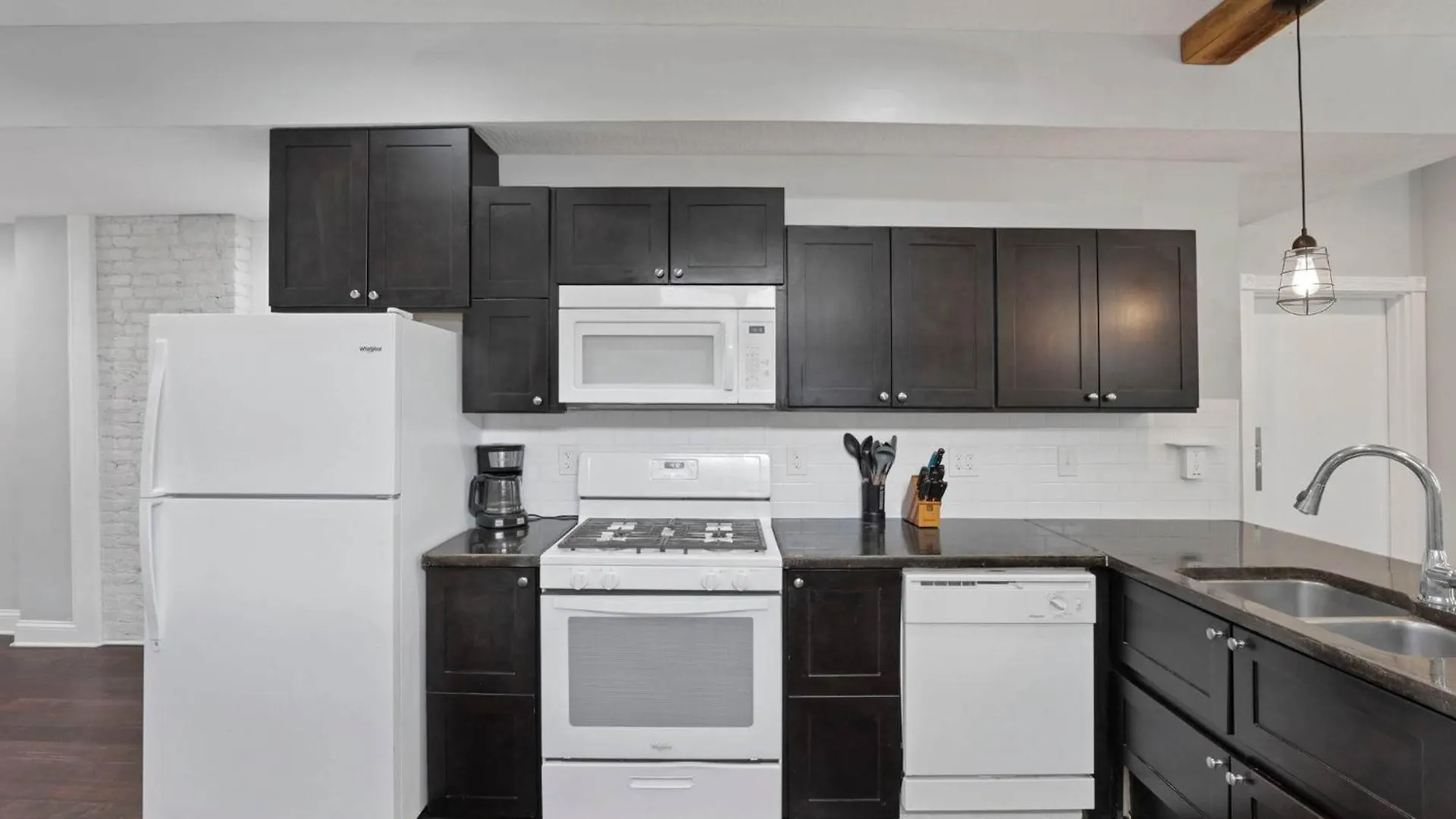 Housepitality - The Urban Roost 1 - Modern Villa Columbus ABD