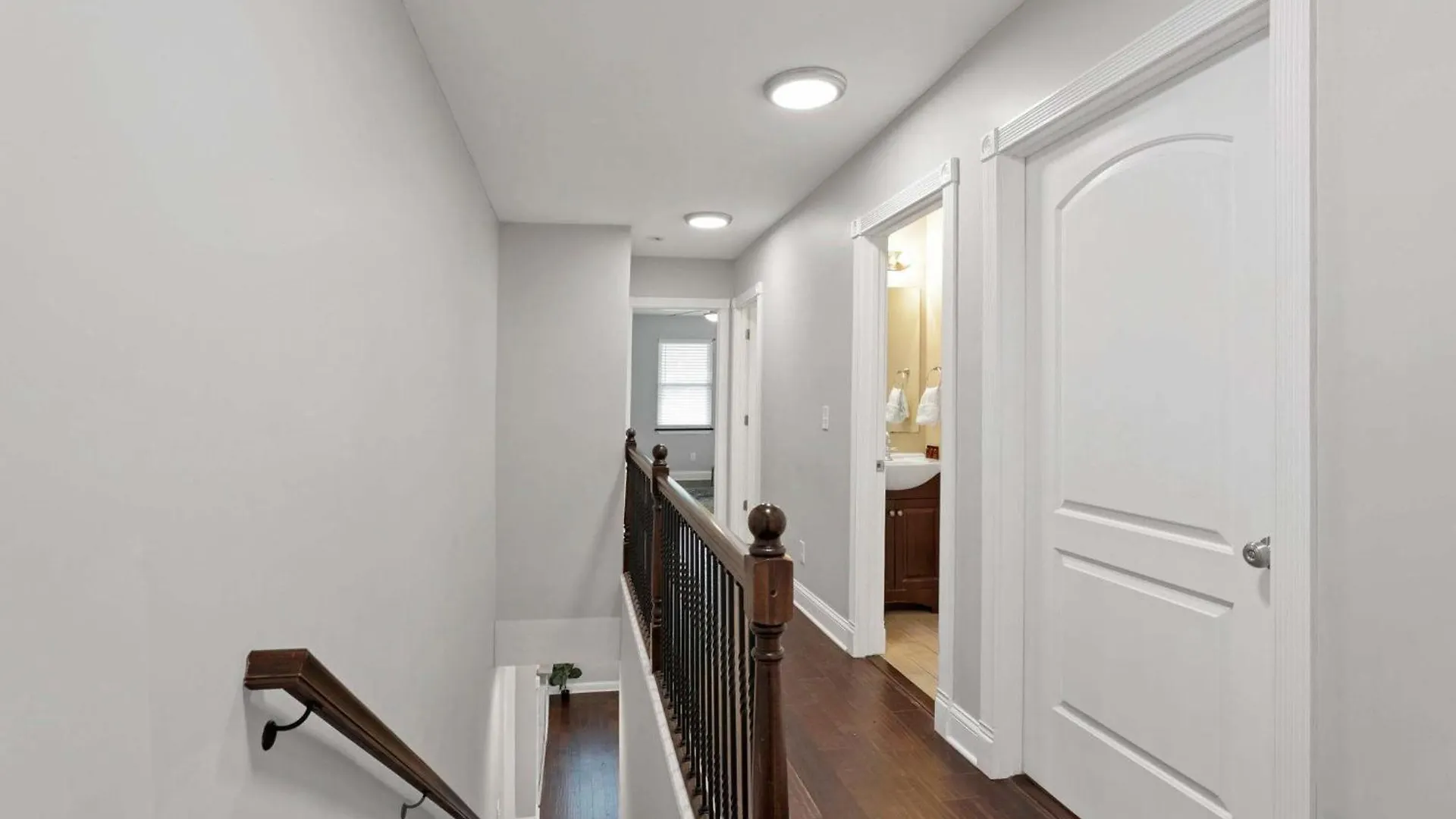 Housepitality - The Urban Roost 1 - Modern Villa Columbus 0*,  ABD