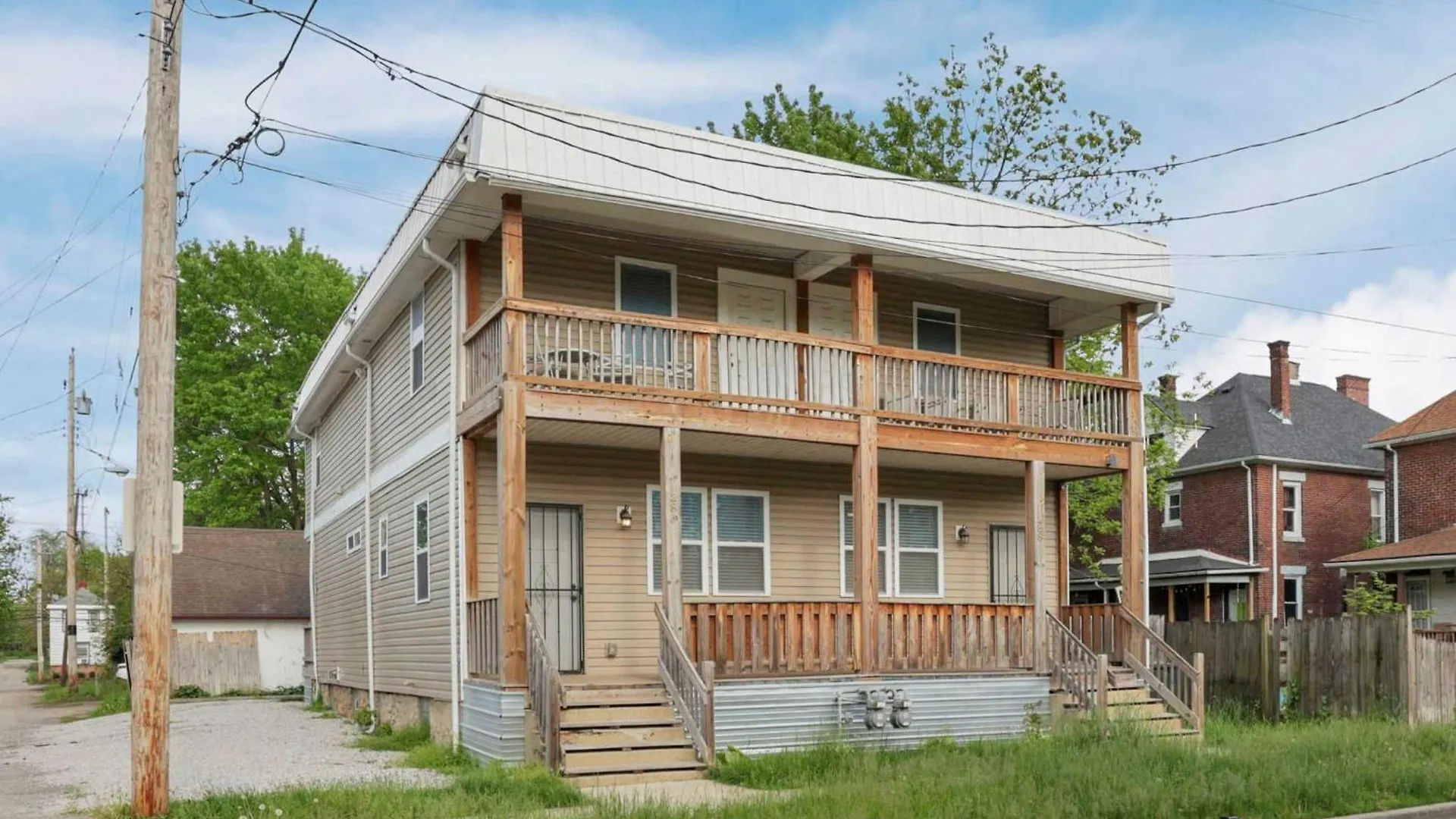 Housepitality - The Urban Roost 1 - Modern Villa Columbus 0*,